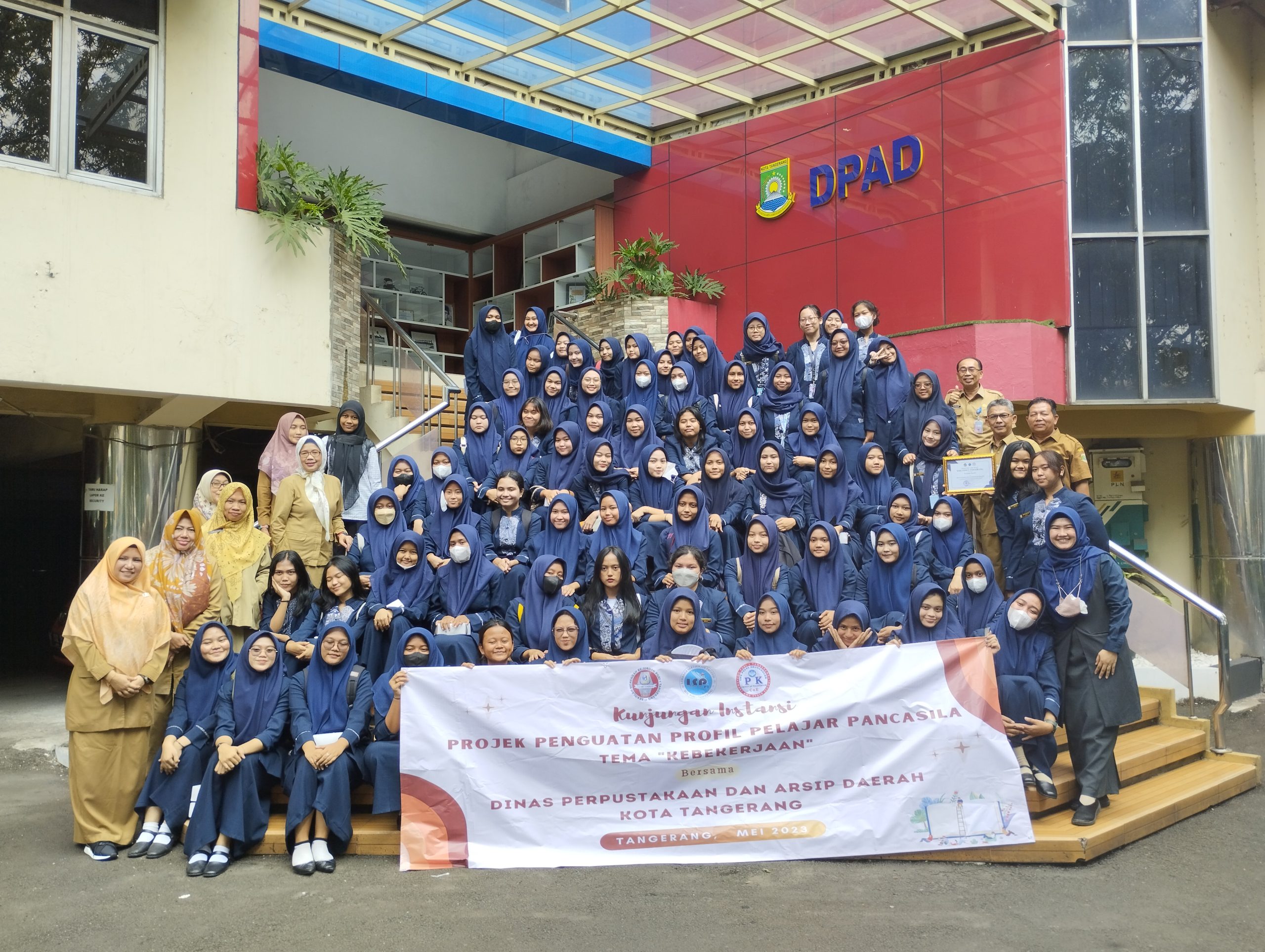 SISWA SMK PGRI 1 TANGERANG MELAKUKAN KUNJUNGAN INSTANSI KE “DPAD” KOTA TANGERANG