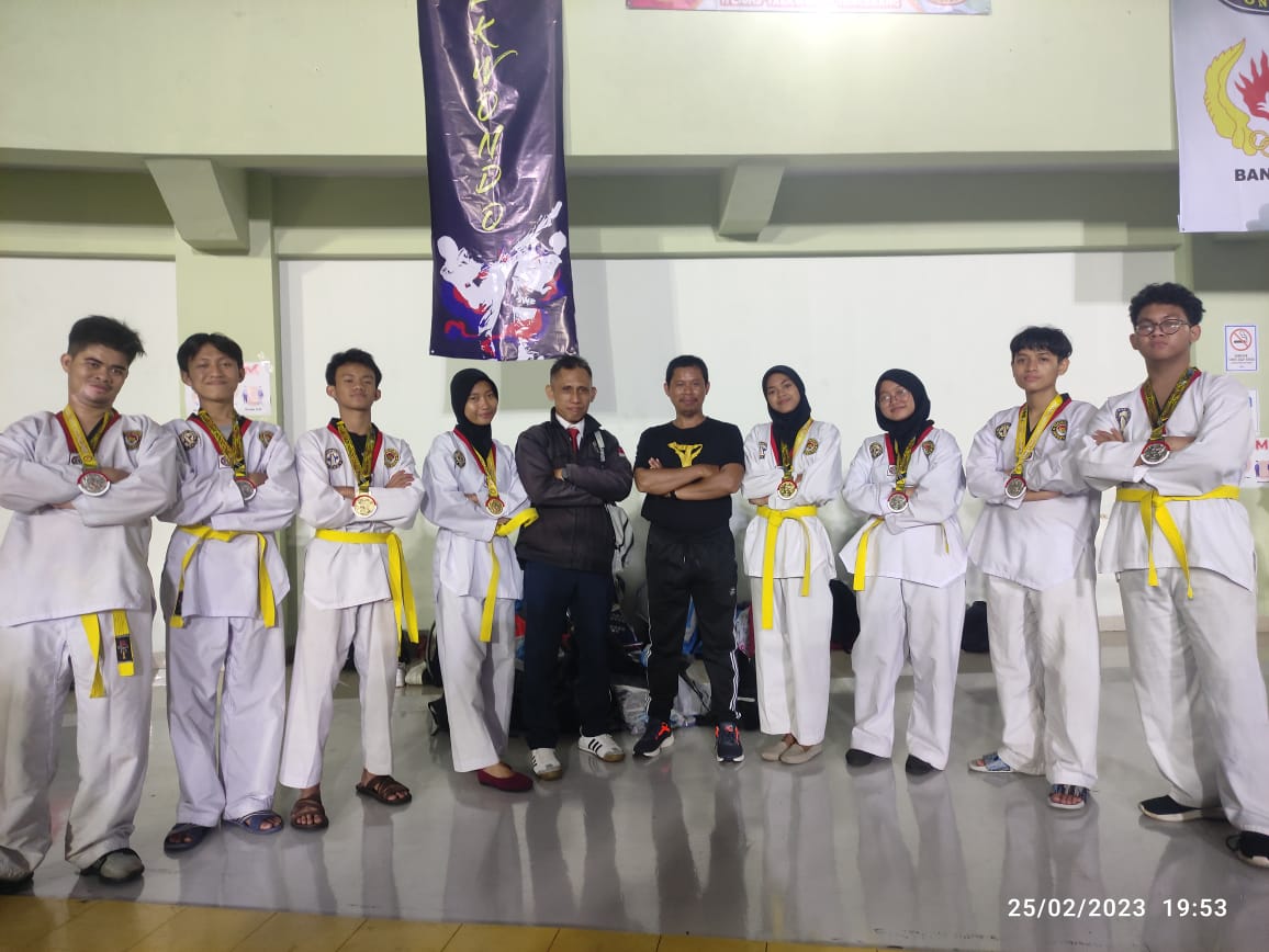 EKSKUL TAEKWONDO MENDAPATKAN 8 MENDALI PADA KEJUARAN TINGKAT NASIONAL