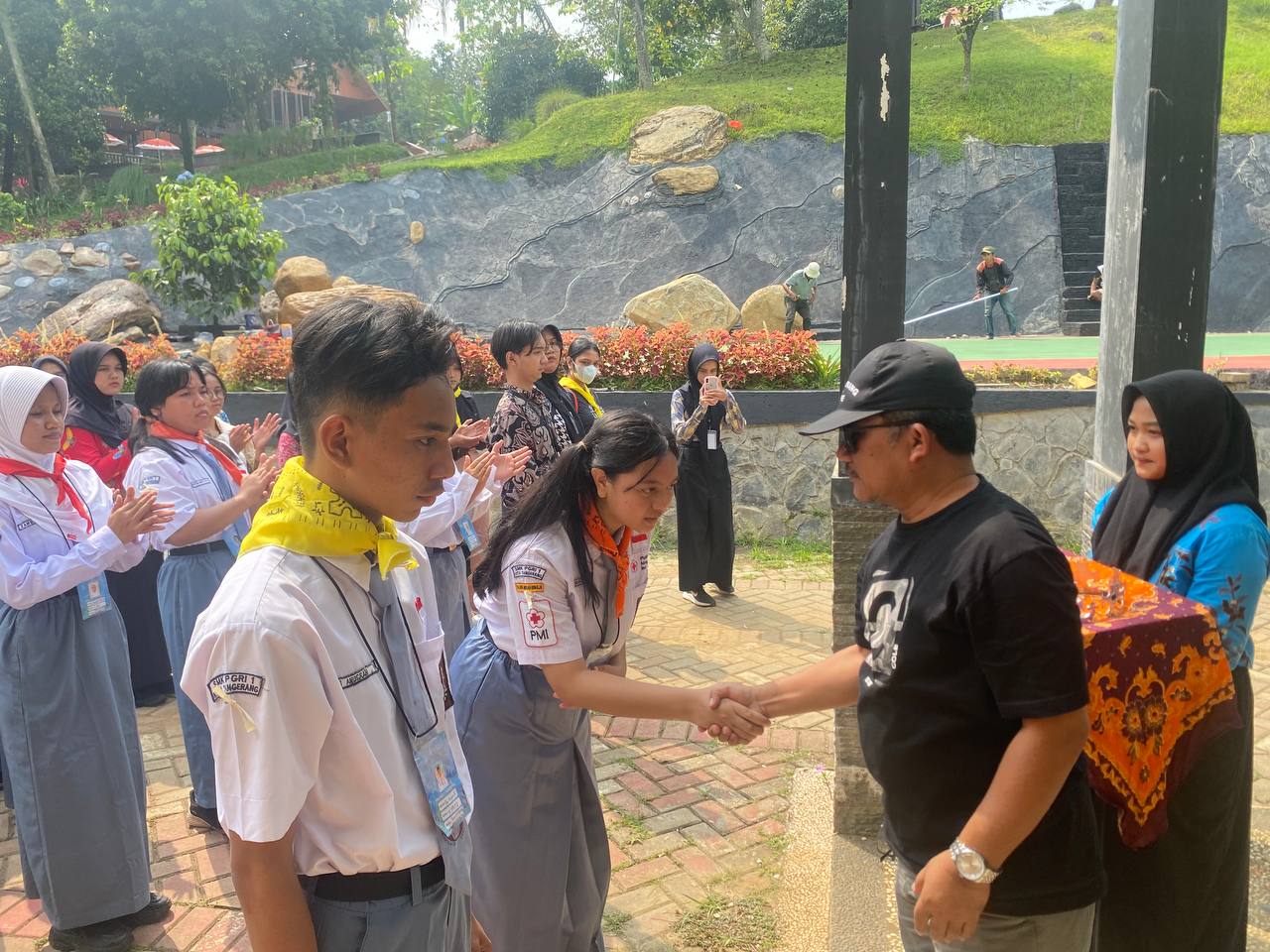 “SMK PGRI 1 TANGERANG” LAKSANAKAN LATIHAN DASAR KEPEMIMPINAN (LDKS) OSIS DAN MPK MASA BHAKTI 2023 – 2024