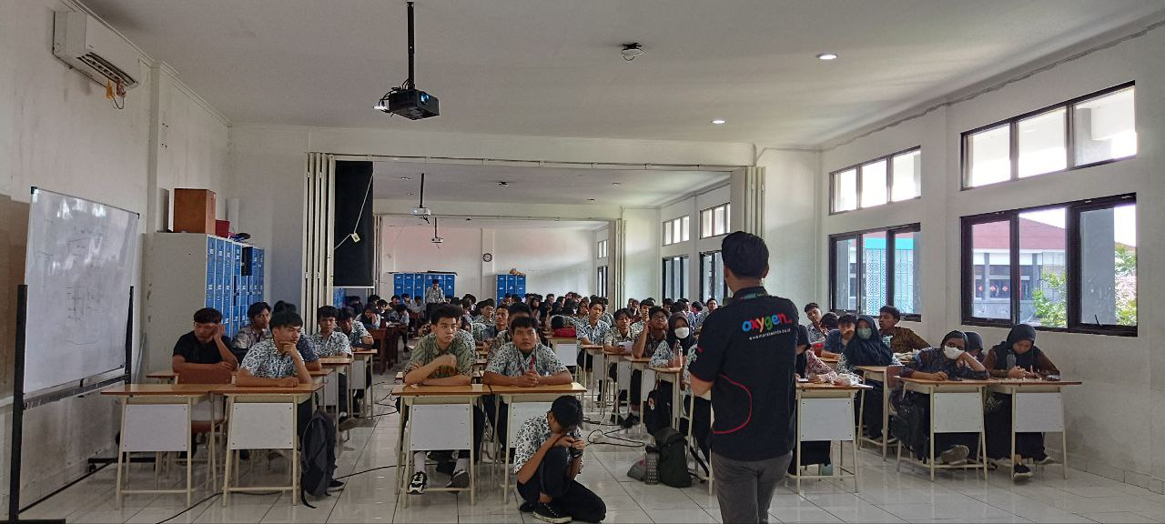 Pembekalan PKL dari PT Mora Telematika Indonesia Tbk (Moratel) di SMK PGRI 1 Tangerang