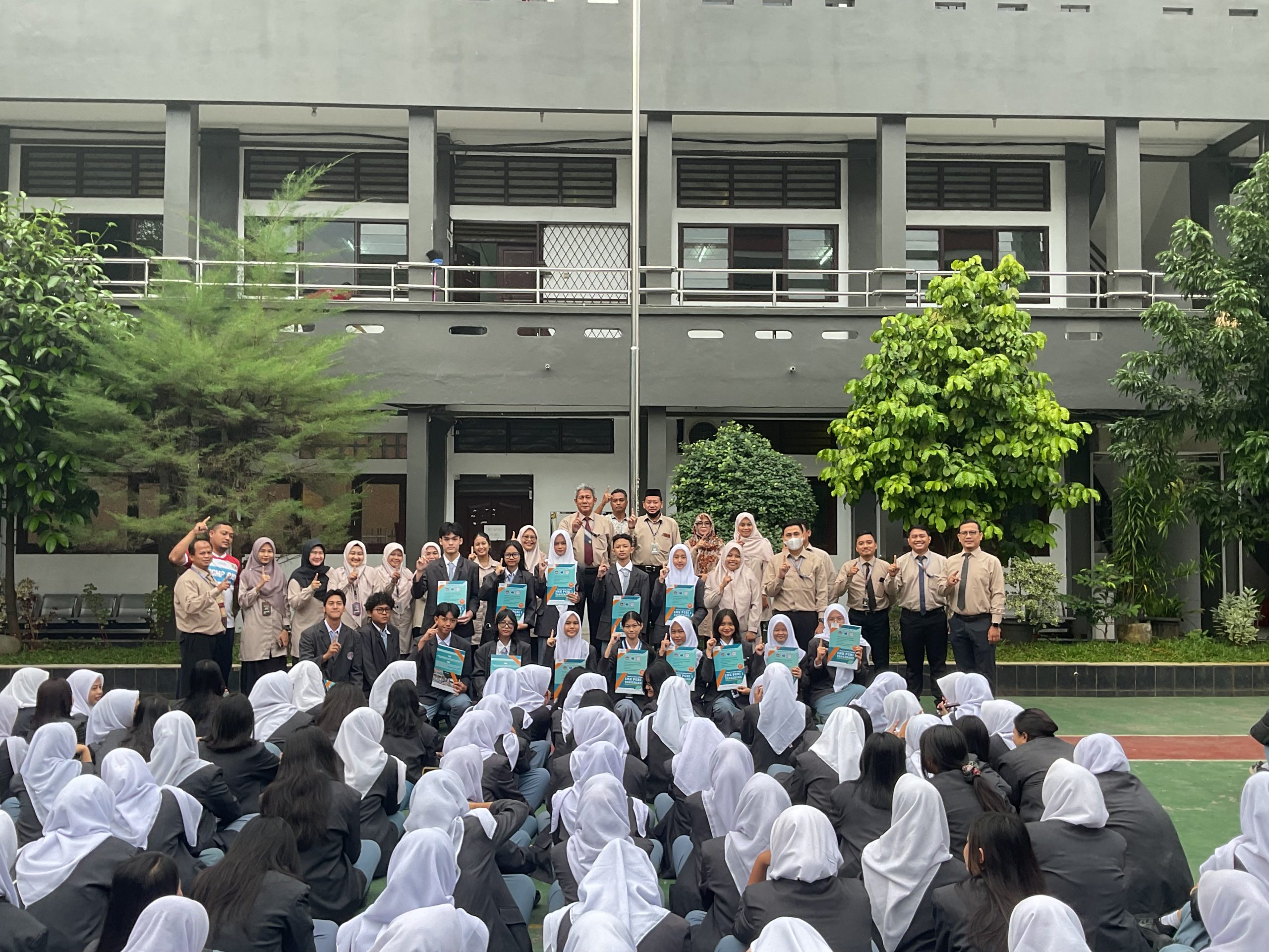 SMK PGRI 1 Tangerang Memberikan Beasiswa Prestasi Akademik Semester Genap Tahun Pelajaran 2025/2026
